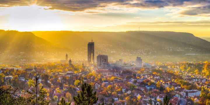 Stadtansicht von Jena im Sonnenaufgang  ©JenaKultur, A. Gräf